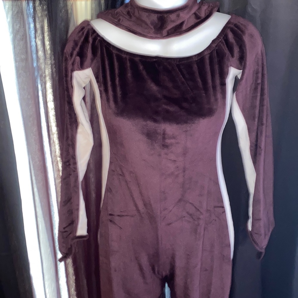 #09 Woman’s body suit size M